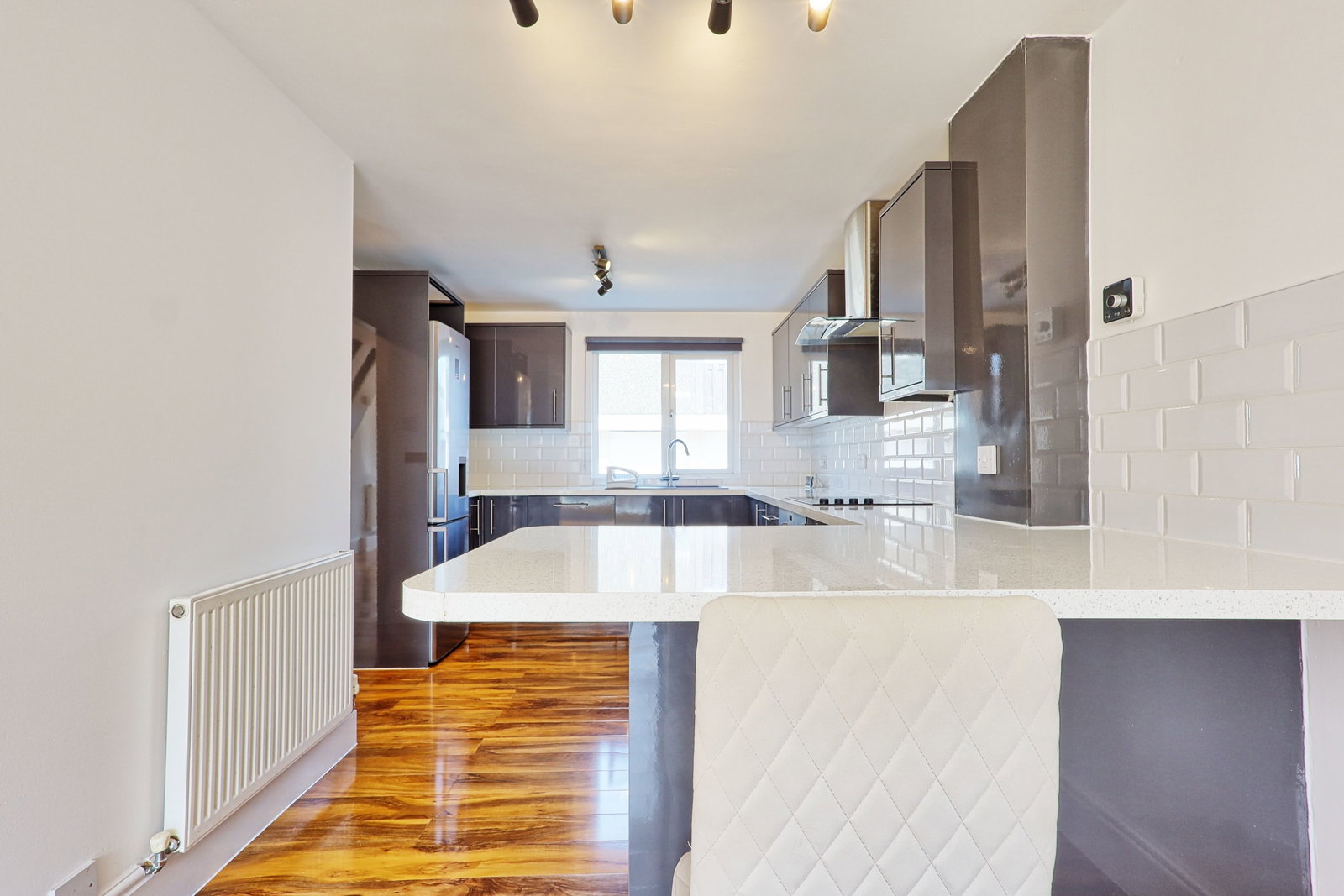 Terraced House for sale in South Ockendon, Celandine Close, South Ockendon, Thurrock, RM15, 833 m²