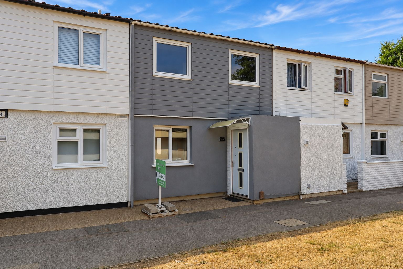 Terraced House for sale in South Ockendon, Celandine Close, South Ockendon, Thurrock, RM15, 833 m²
