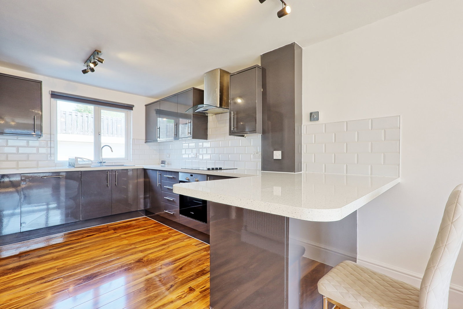 Terraced House for sale in South Ockendon, Celandine Close, South Ockendon, Thurrock, RM15, 833 m²