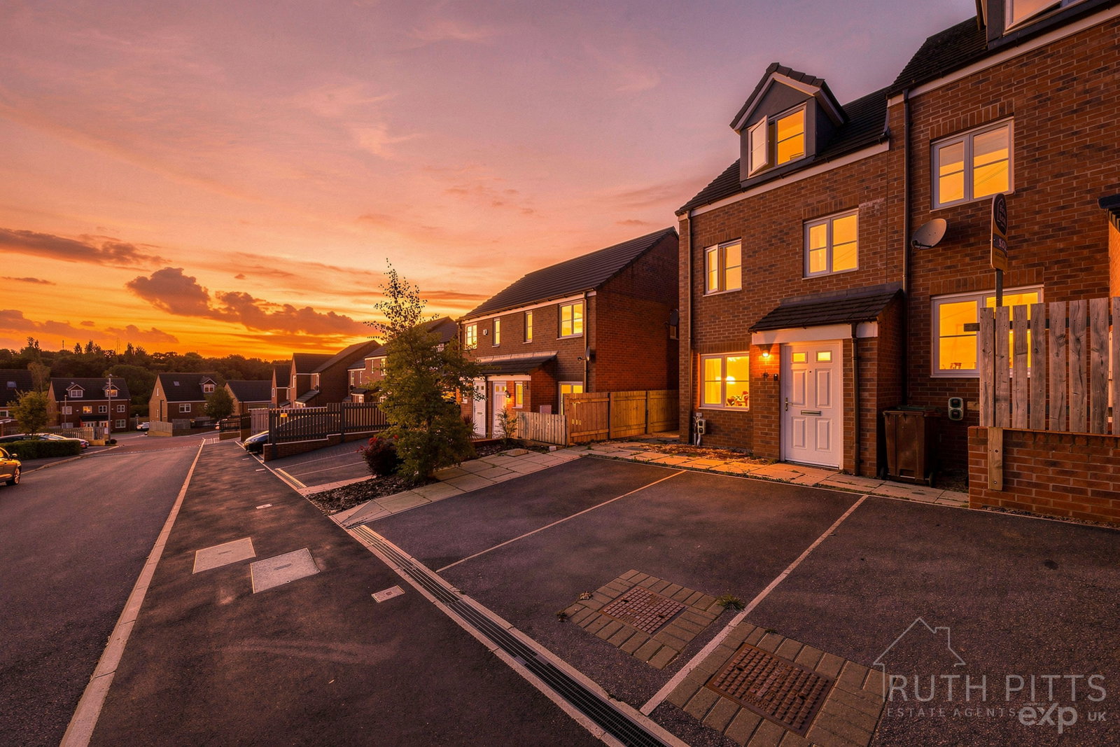 Town House for sale in Wakefield, Rhubarb Hill, Wakefield, WF2