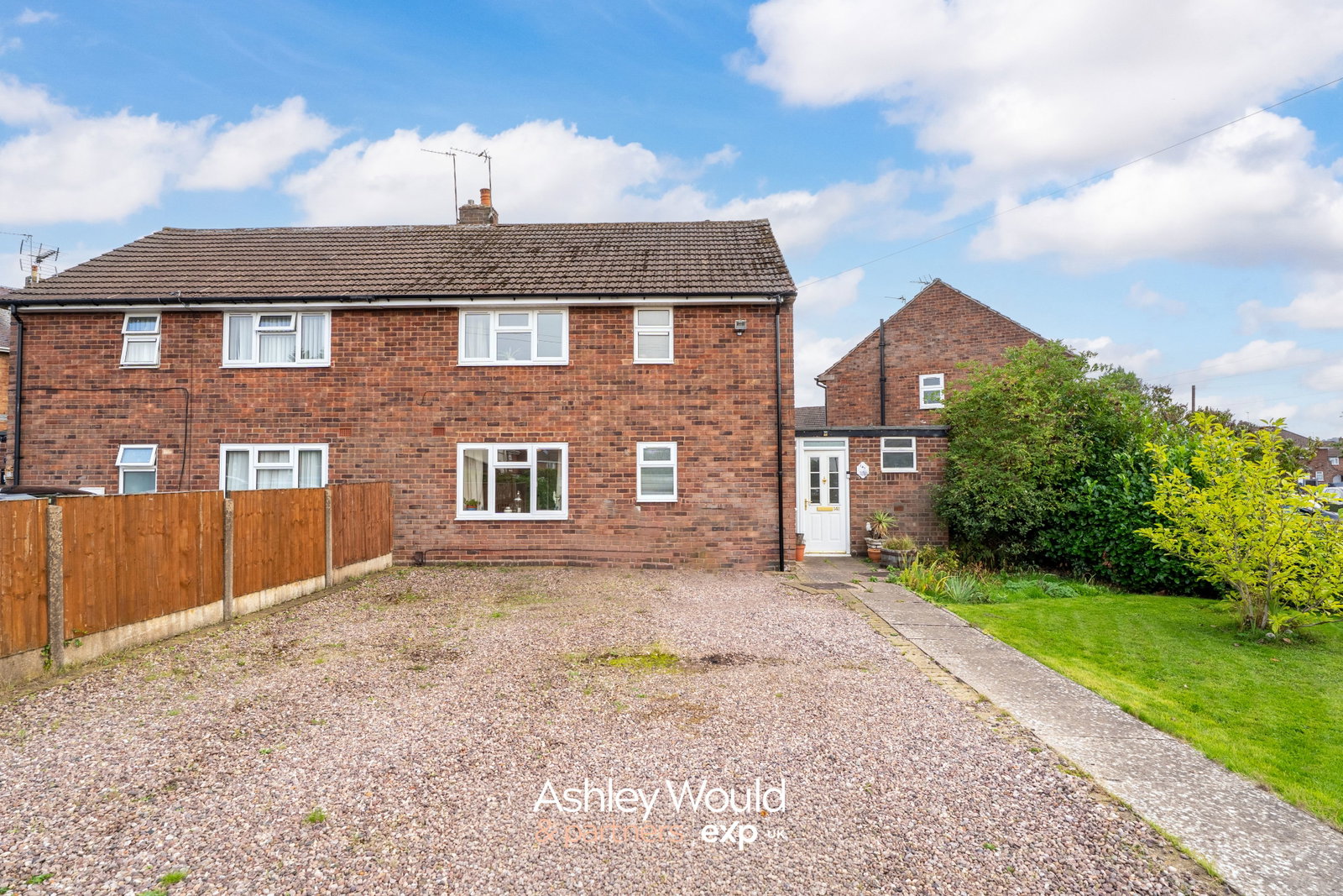 Semi Detached House for sale in Halesowen, Bournes Hill, Halesowen, B63 4EB