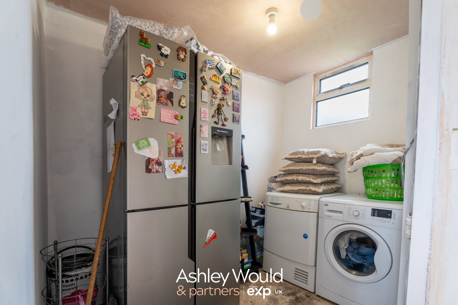 Semi Detached House for sale in Halesowen, Bournes Hill, Halesowen, B63 4EB