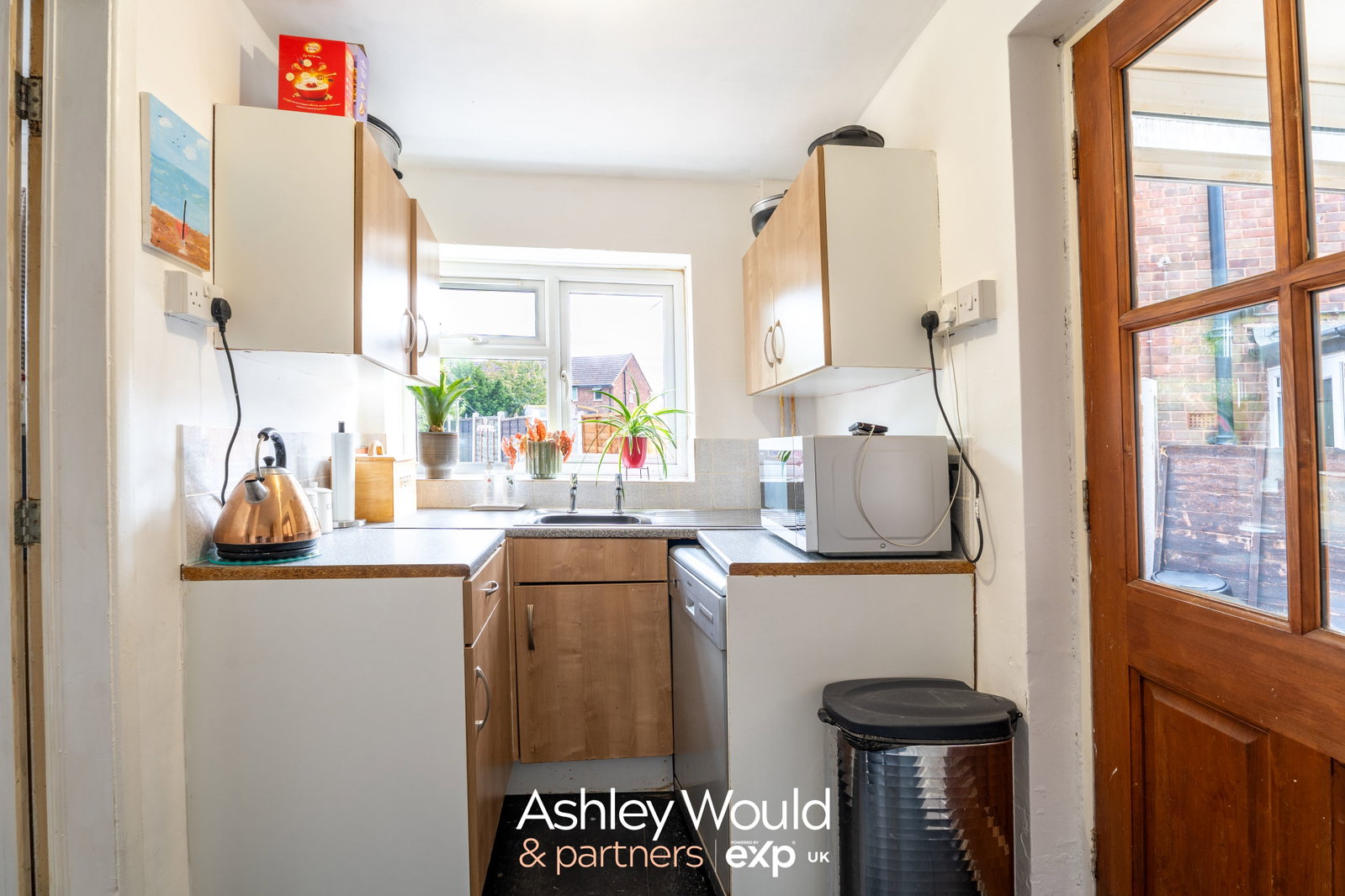 Semi Detached House for sale in Halesowen, Bournes Hill, Halesowen, B63 4EB