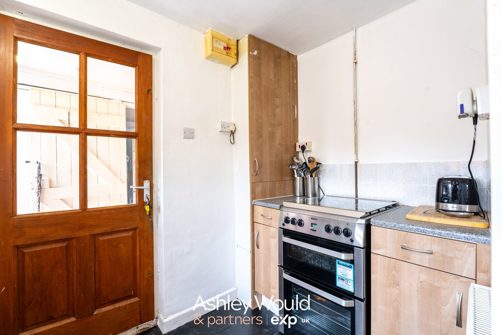 Semi Detached House for sale in Halesowen, Bournes Hill, Halesowen, B63 4EB