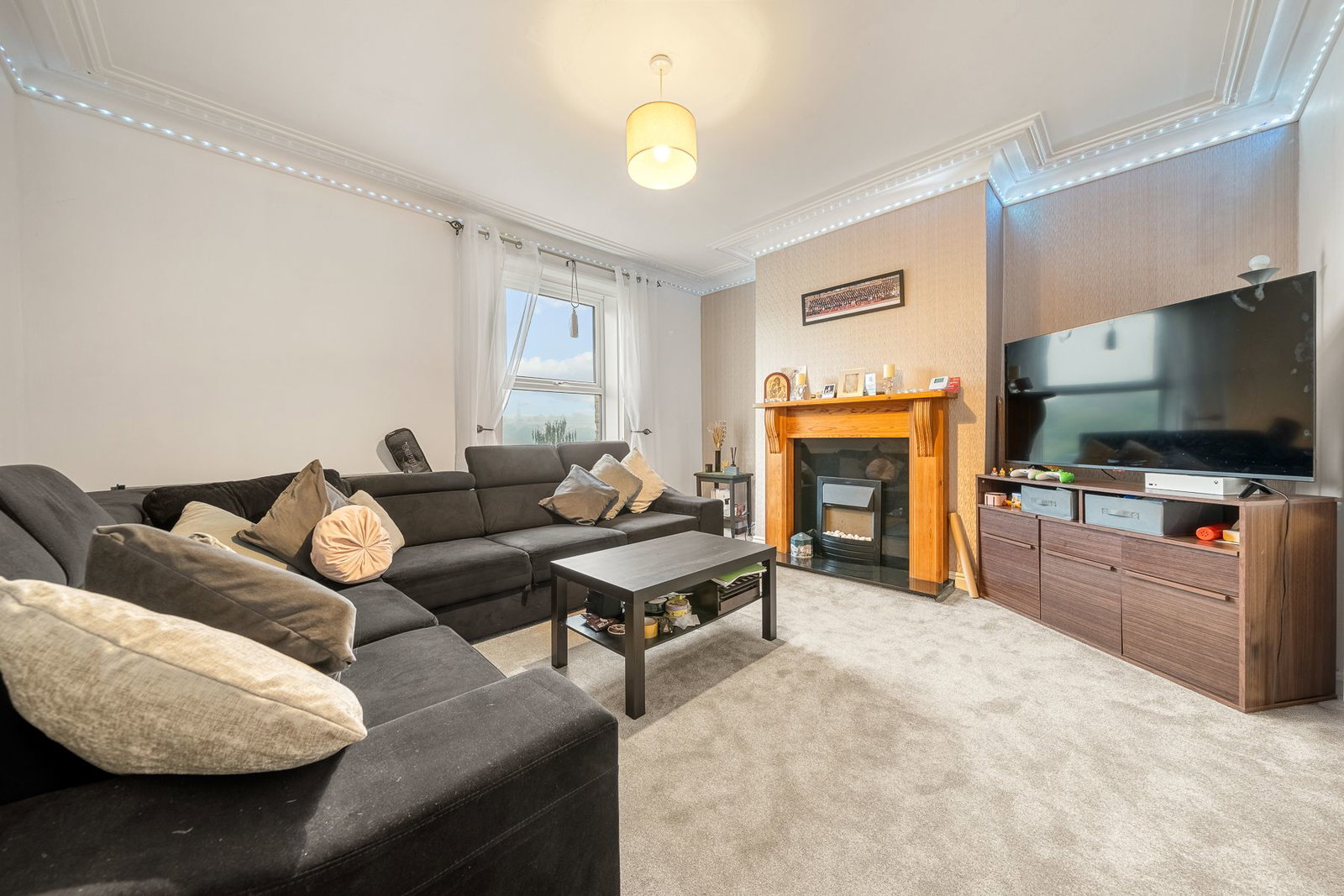 Terraced House for sale in Halifax, Lane Ends Terrace, Hipperholme, Halifax, Yorkshire, HX3 8HJ, 1346 m²