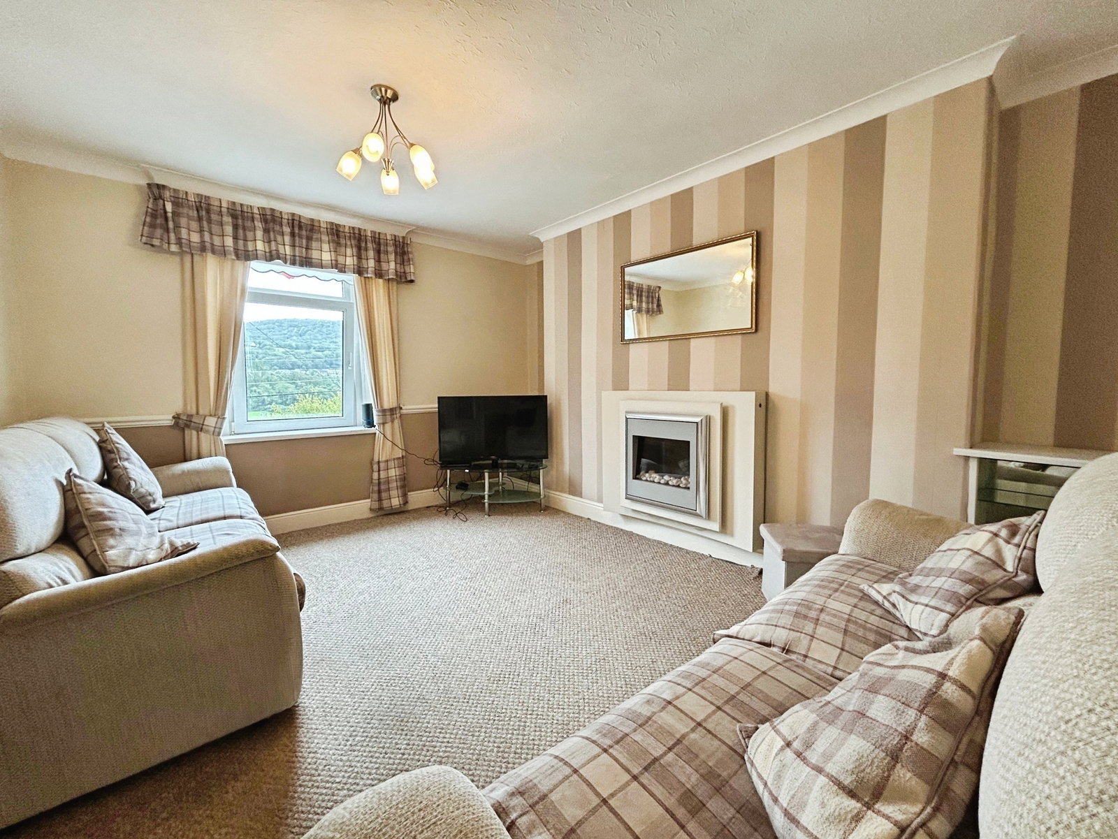 Semi Detached House for sale in Swansea, Swansea Road, Pontardawe, Swansea, SA8