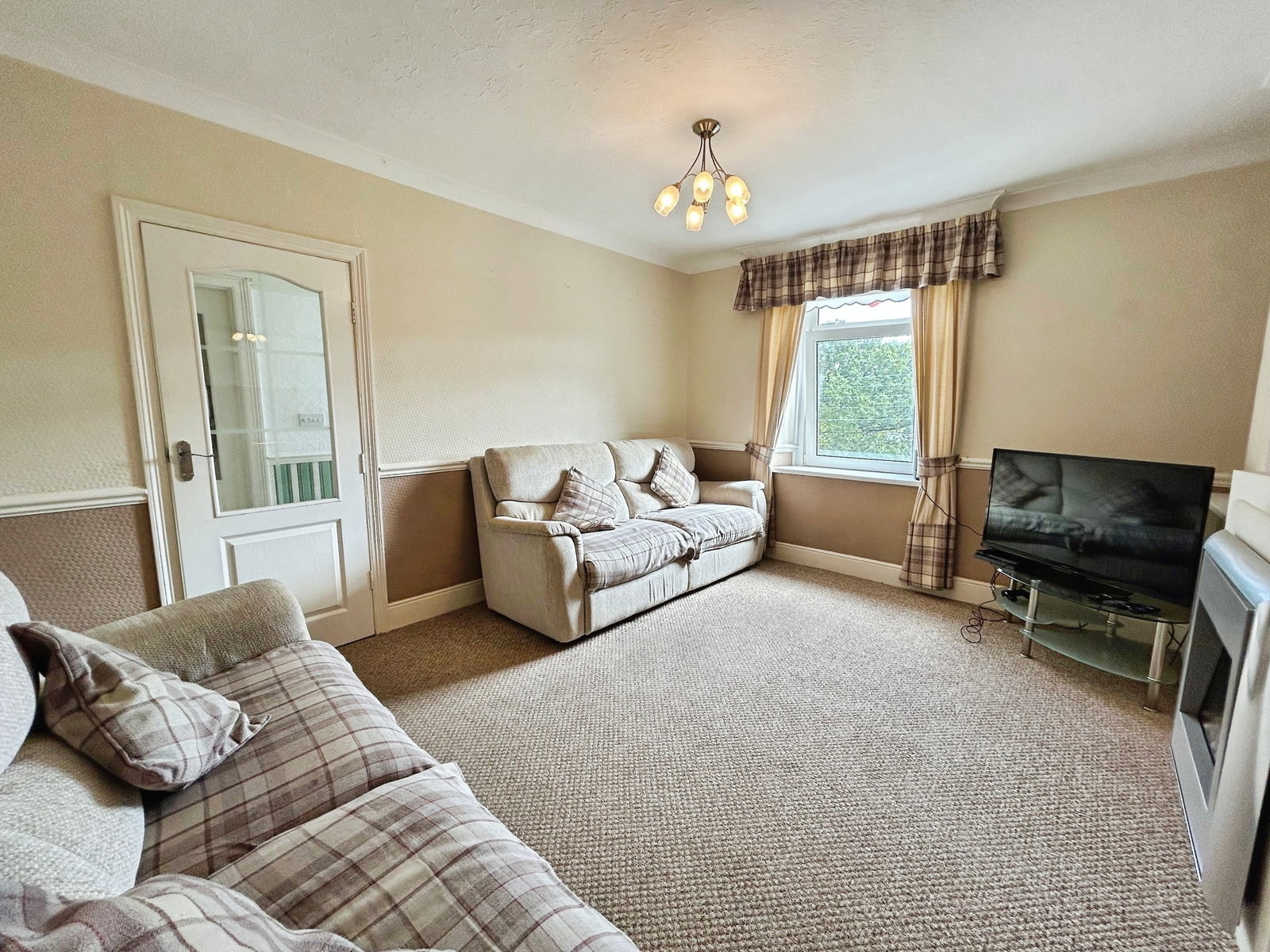 Semi Detached House for sale in Swansea, Swansea Road, Pontardawe, Swansea, SA8