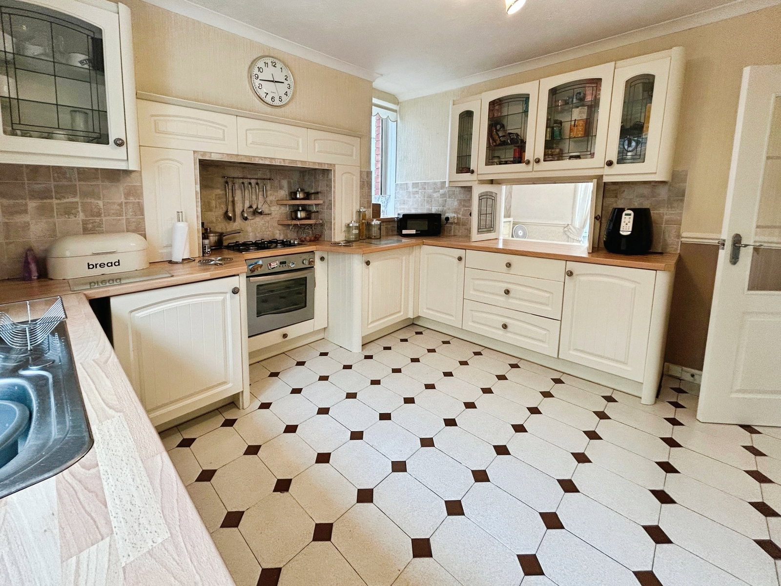 Semi Detached House for sale in Swansea, Swansea Road, Pontardawe, Swansea, SA8