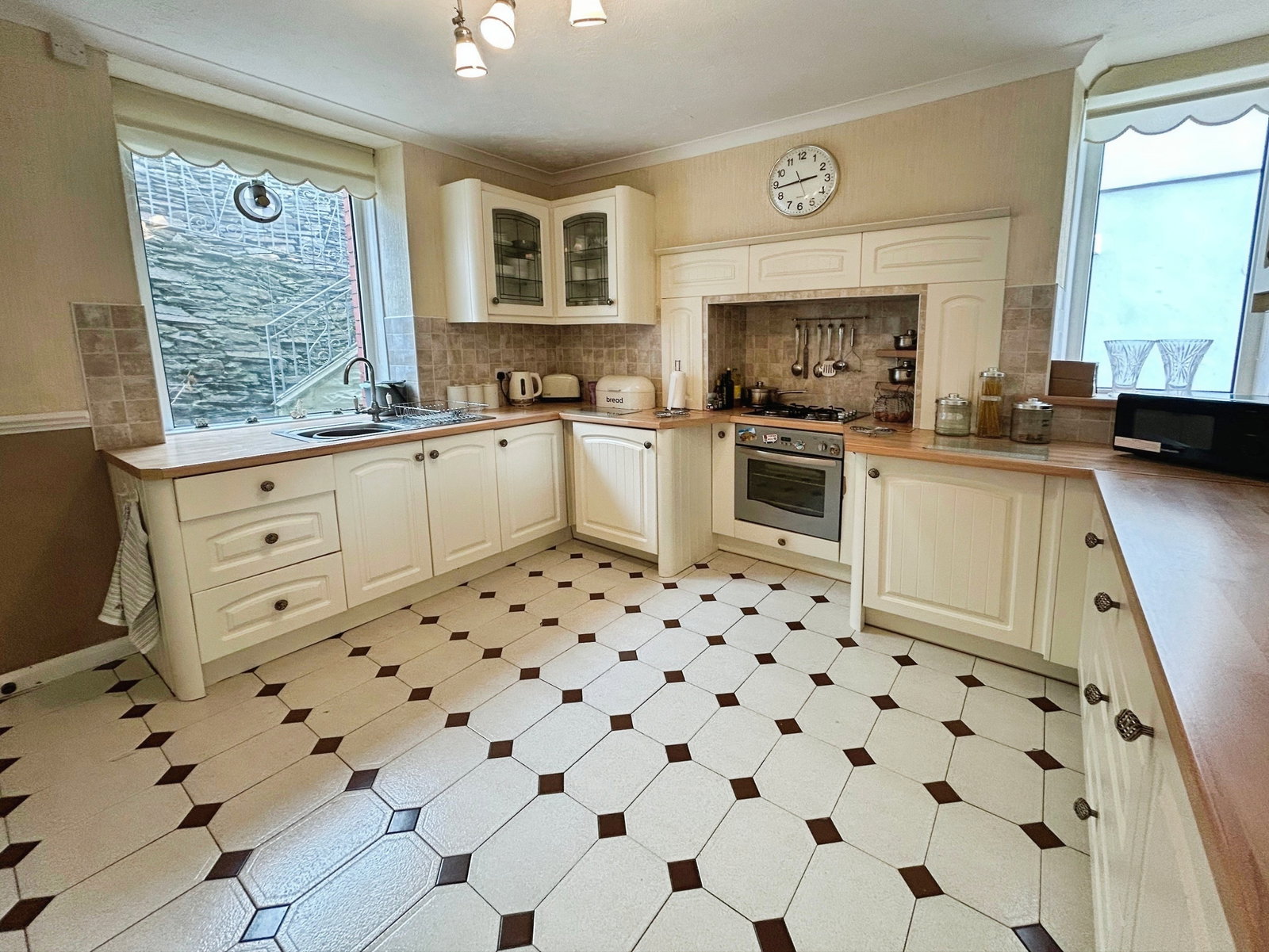 Semi Detached House for sale in Swansea, Swansea Road, Pontardawe, Swansea, SA8