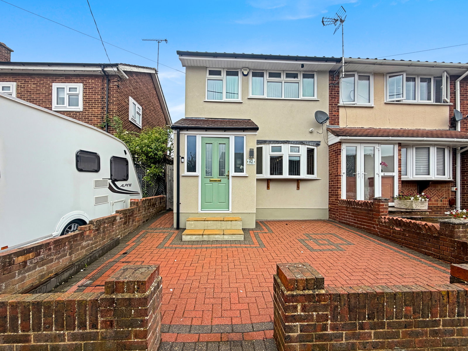 End Of Terrace House for sale in Stanford-le-hope, Lower Crescent, Linford, SS17 0QP
