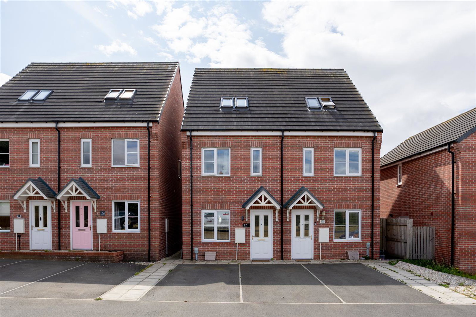 Semi Detached House for sale in York, Snowdrop Close, Easingwold, York