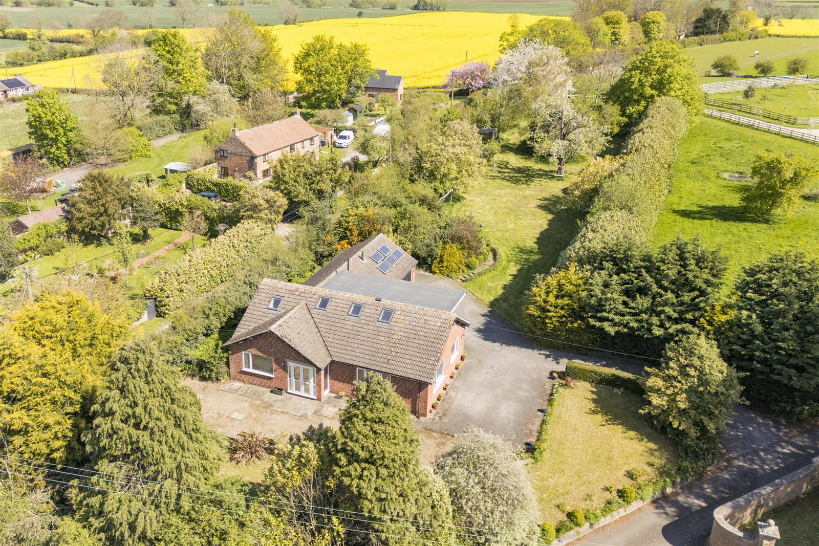 Detached House for sale in York, Thormanby, York, 1948 m²