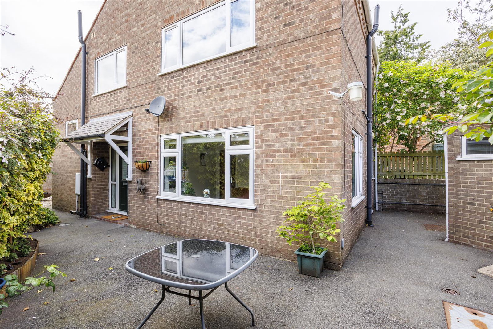 End Of Terrace House for sale in York, Long Street, Easingwold, York