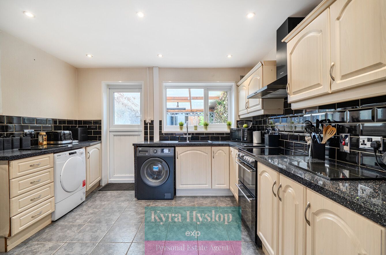 Terraced House for sale in Exeter, Leypark Road, Exeter, EX1 3NX, 861 m²