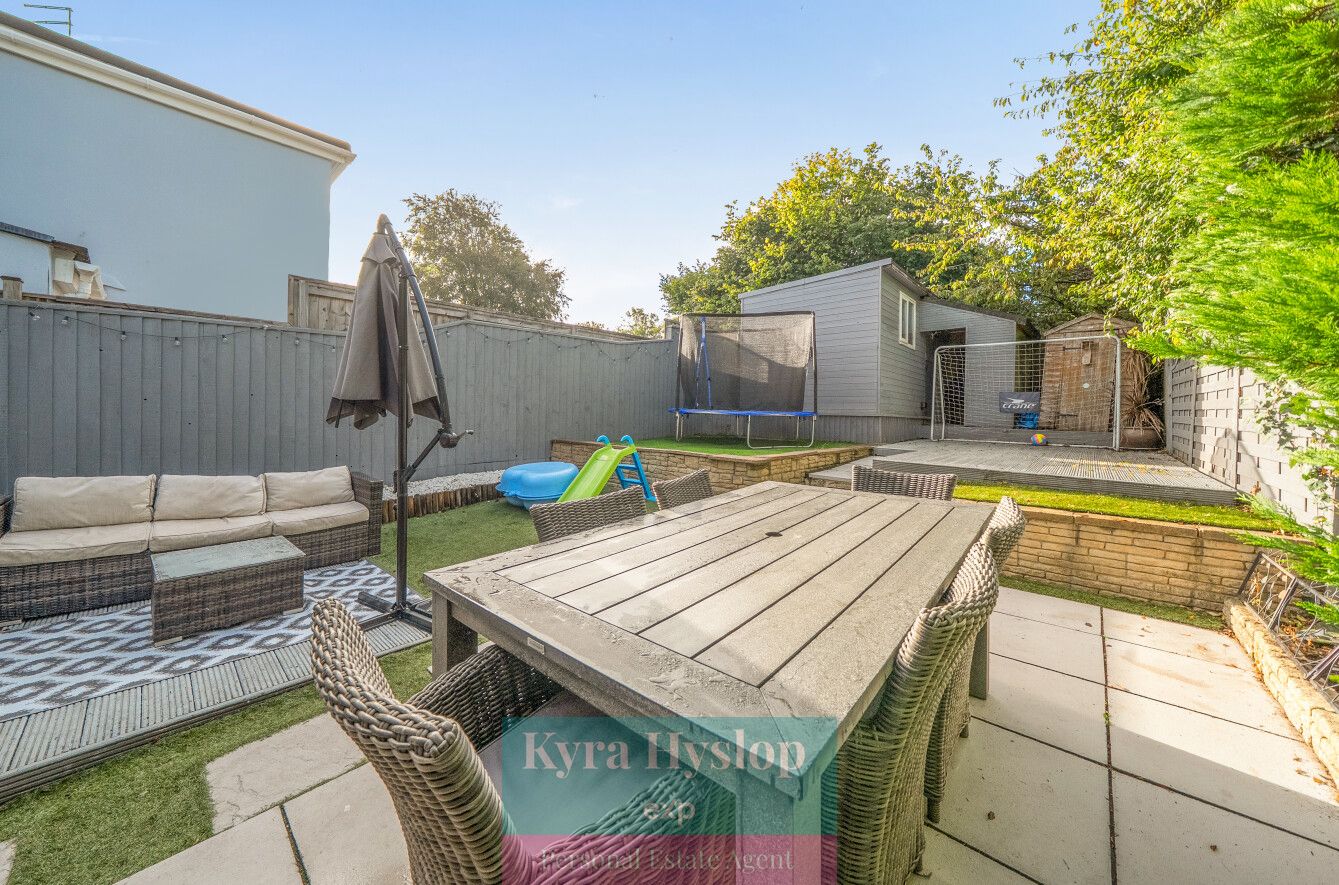 Terraced House for sale in Exeter, Leypark Road, Exeter, EX1 3NX, 861 m²