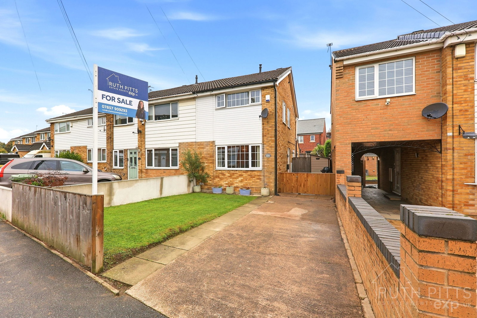 Semi Detached House for sale in Pontefract, Carr Lane, South Kirkby, Pontefract, WF9 3DB
