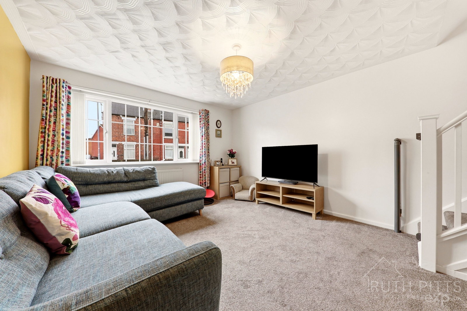 Semi Detached House for sale in Pontefract, Carr Lane, South Kirkby, Pontefract, WF9 3DB