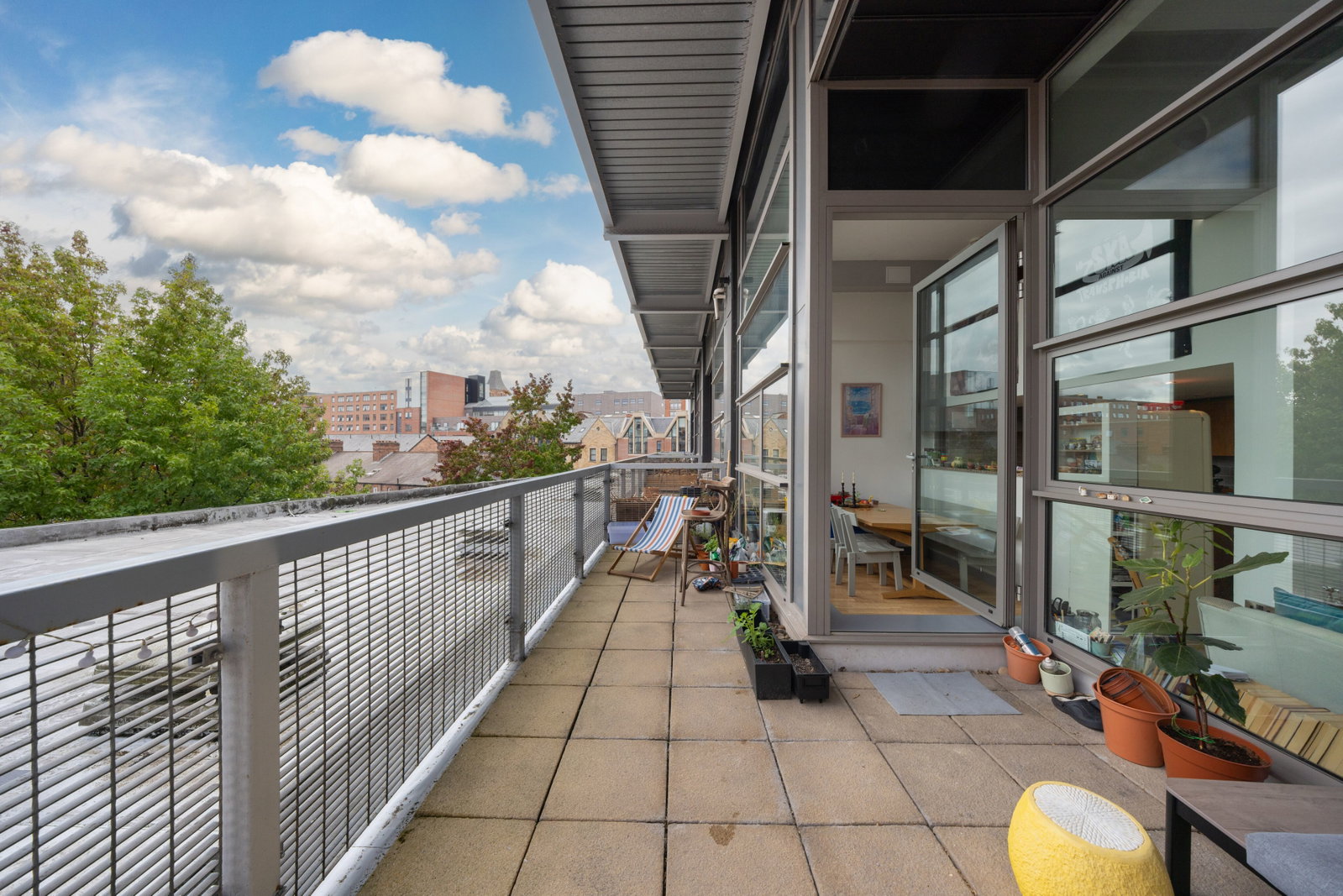 Apartment for sale in Manchester, Spacious Two Bedroom Duplex with Large Balcony in Manchester's Best Neighbourhood, 1100 m²