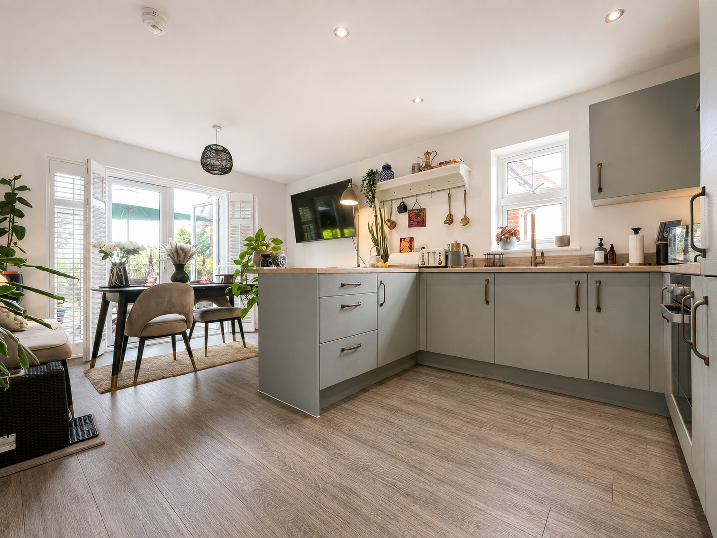 Detached House for sale in Hassocks, 3 Bed Detached with Study, The Fairway Hassocks, BN6 9JU, 1217 m²