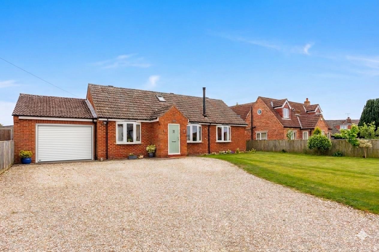 Detached House for sale in York, Easingwold Road, Huby, 1799 m²