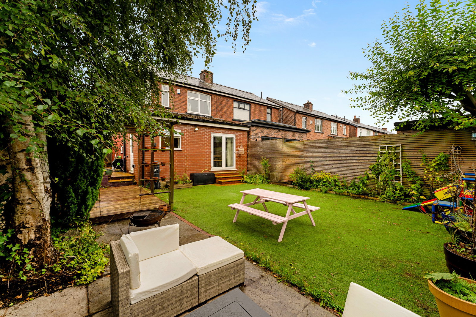 Semi Detached House for sale in Manchester, Radcliffe New Road, Whitefield, Manchester, M45 7GY
