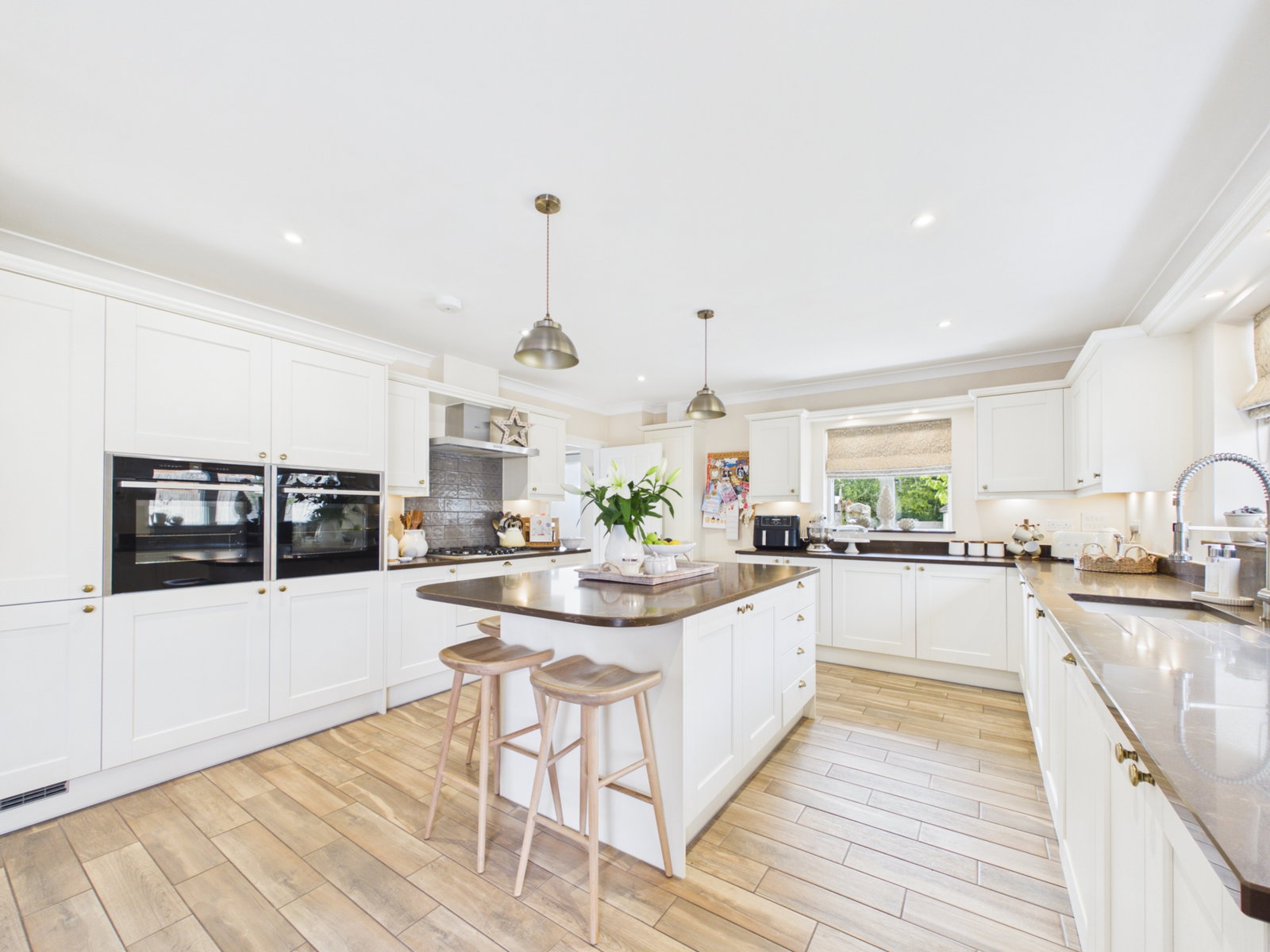 Detached House for sale in Ashford, Chequers Green, Ashford, Kent, TN26 1AY, 2500 m²
