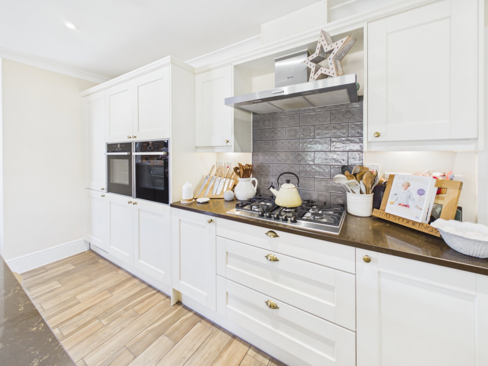 Detached House for sale in Ashford, Chequers Green, Ashford, Kent, TN26 1AY, 2500 m²