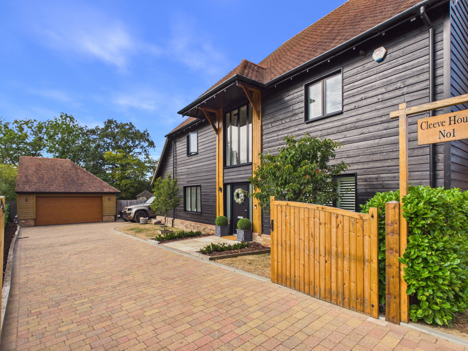 Detached House for sale in Ashford, Chequers Green, Ashford, Kent, TN26 1AY, 2500 m²