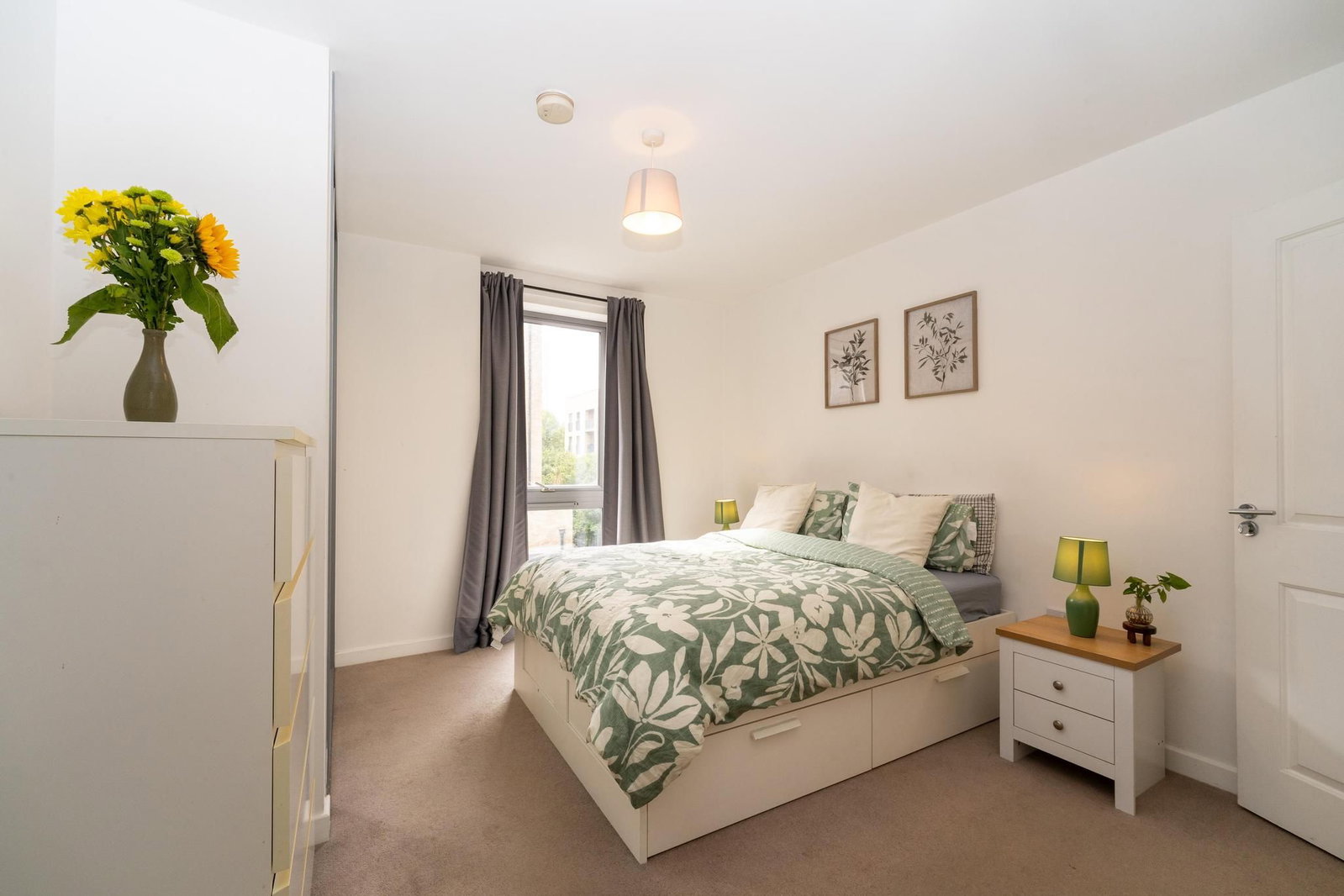 Flat for sale in London, Epstein Square, London, E14 6FX