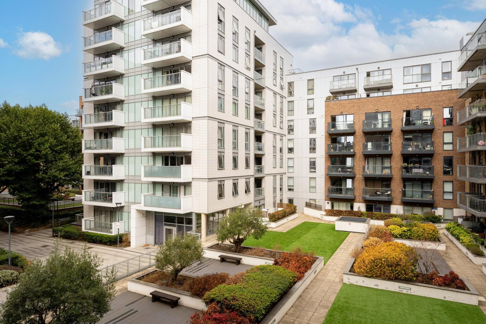 Flat for sale in London, Epstein Square, London, E14 6FX