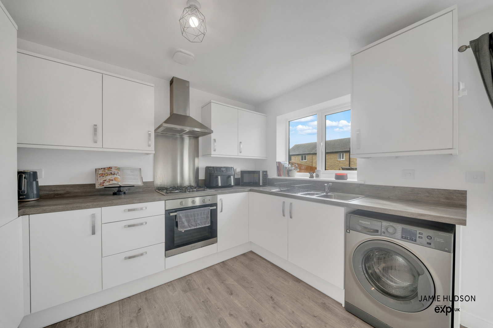 Detached House for sale in Burnley, Gaskell Drive, Burnley, BB12 6BW, 787 m²