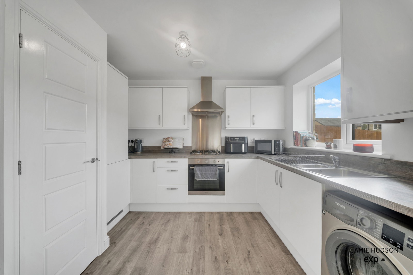 Detached House for sale in Burnley, Gaskell Drive, Burnley, BB12 6BW, 787 m²