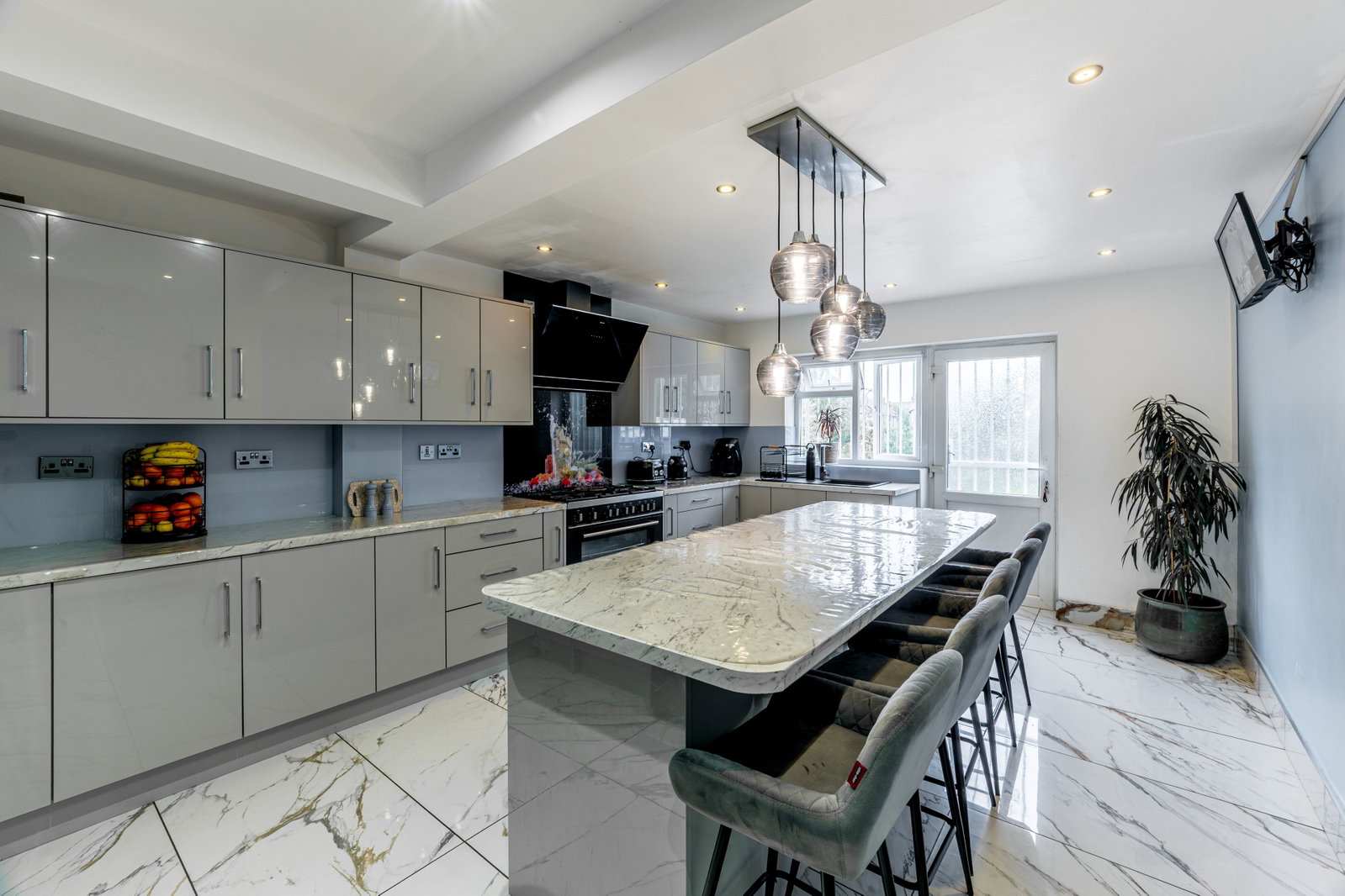 Semi Detached House for sale in Birmingham, Shepherds Green Road, Birmingham, 2423 m²