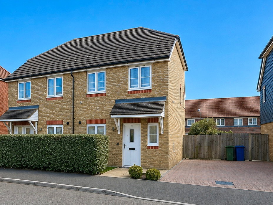 Semi Detached House in Sittingbourne