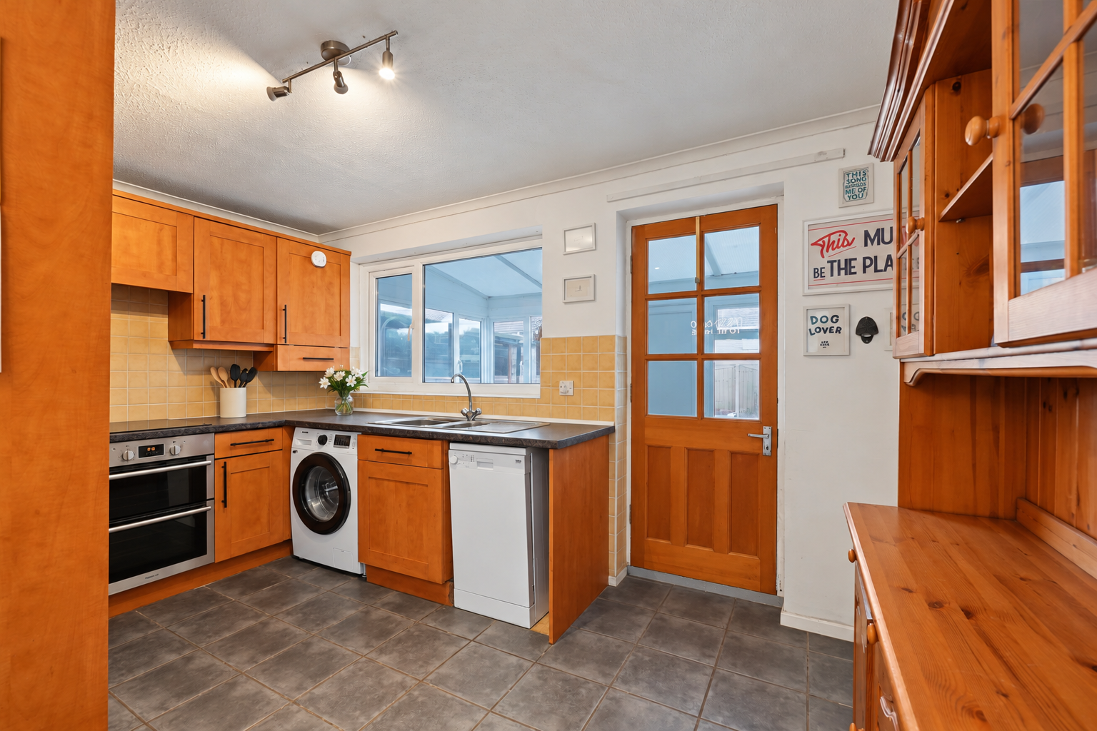 Semi Detached House for sale in Gillingham, Almond Grove, Hempstead, Gillingham, ME7 3RZ, 776 m²