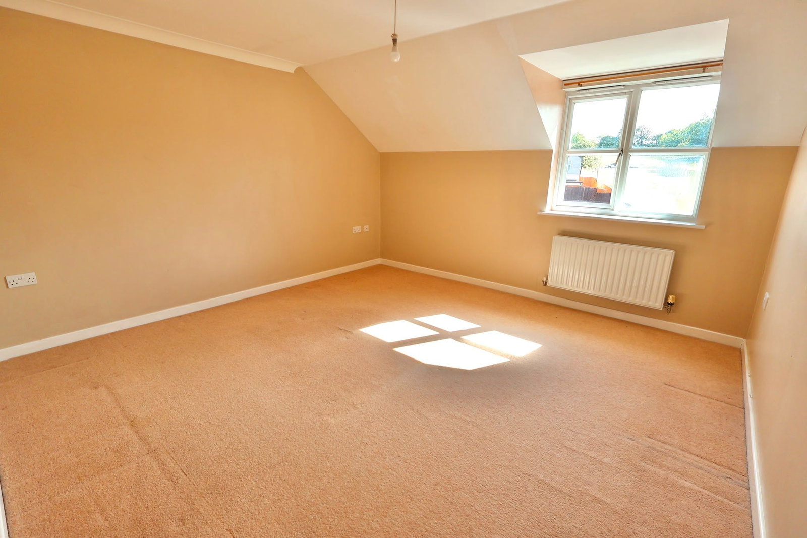 Apartment for sale in Orpington, Ranmore Path, Orpington, BR5 2GY