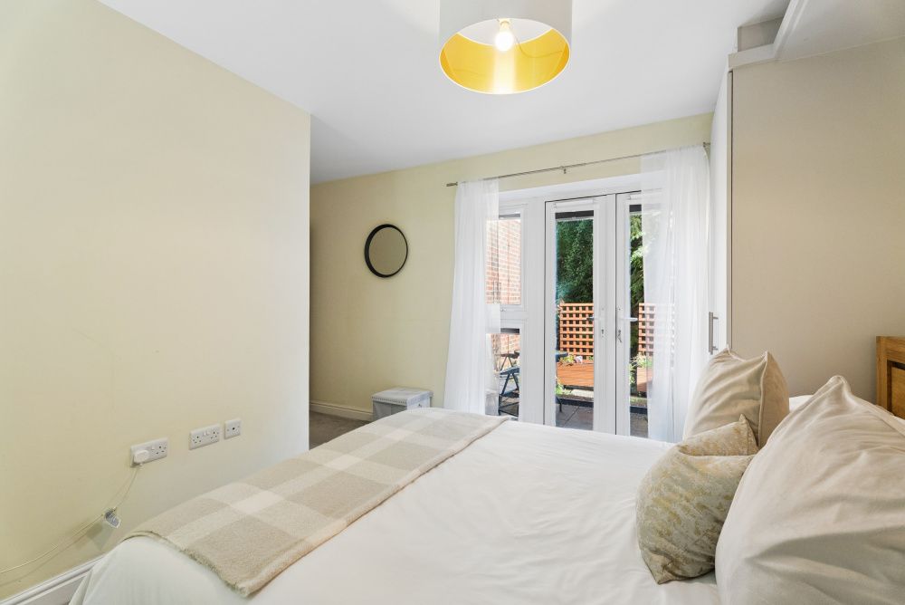 Ground Floor Flat for sale in Bushey, The Vale, Vale Road, Bushey, WD23 2FT, 649 m²