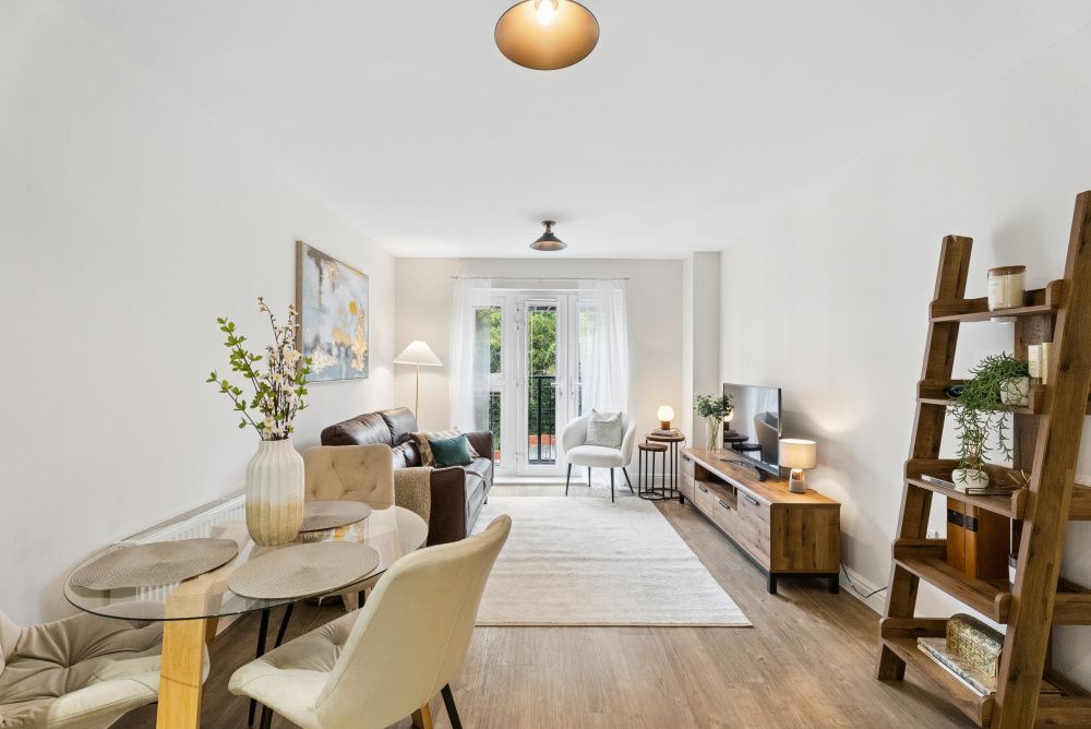 Ground Floor Flat for sale in Bushey, The Vale, Vale Road, Bushey, WD23 2FT, 649 m²