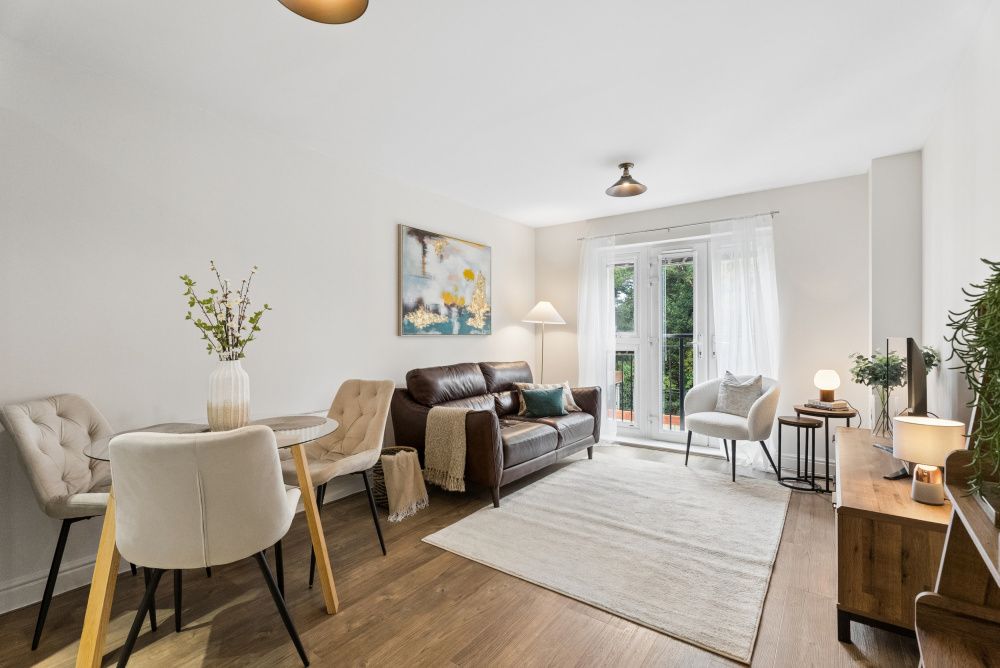 Ground Floor Flat for sale in Bushey, The Vale, Vale Road, Bushey, WD23 2FT, 649 m²