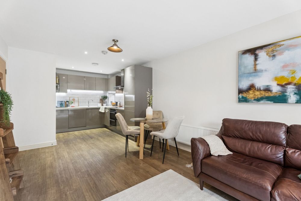 Ground Floor Flat for sale in Bushey, The Vale, Vale Road, Bushey, WD23 2FT, 649 m²