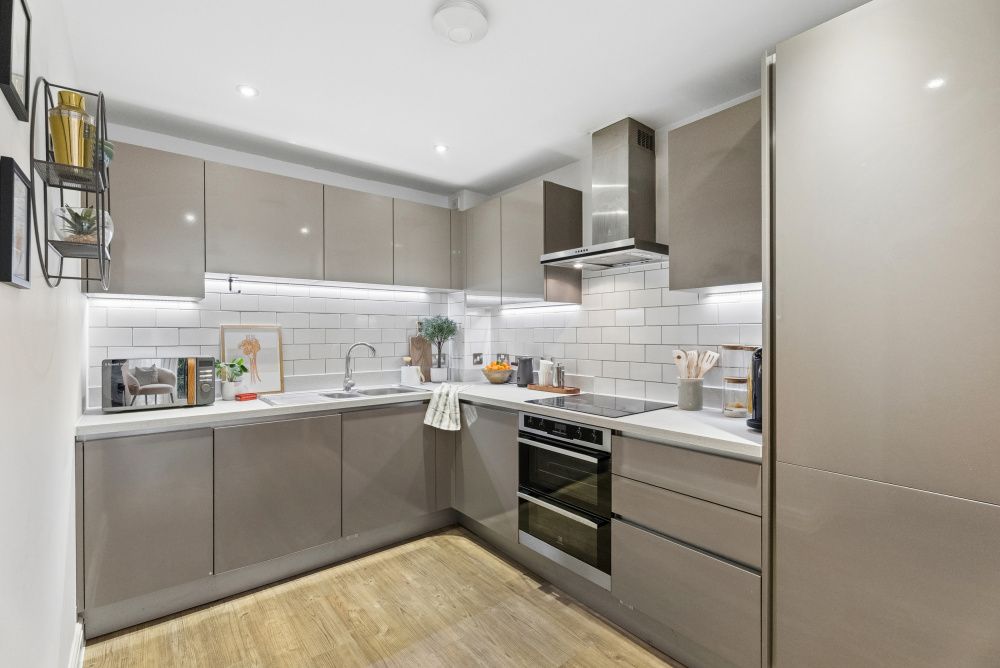 Ground Floor Flat for sale in Bushey, The Vale, Vale Road, Bushey, WD23 2FT, 649 m²