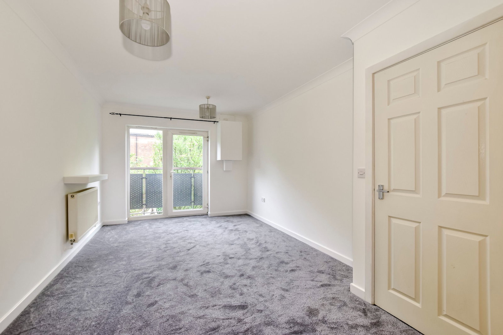 Flat for sale in Watford, Chiltern Close, Watford, WD18 7AE, 489 m²