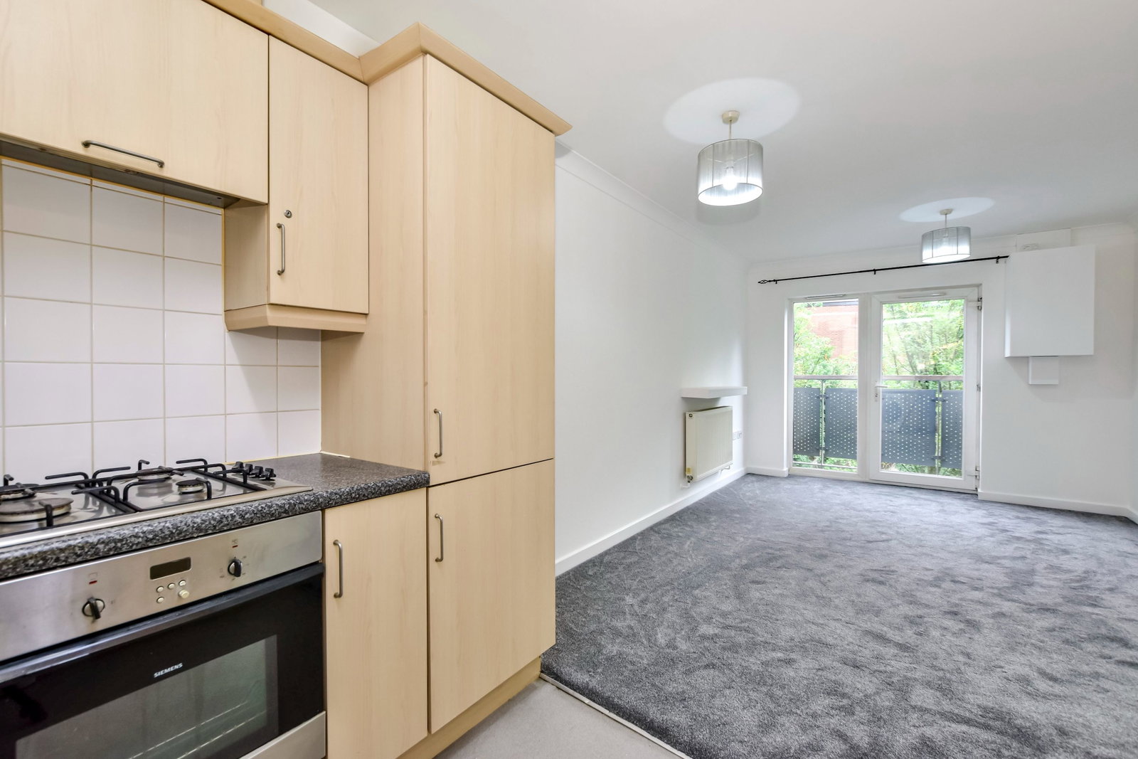 Flat for sale in Watford, Chiltern Close, Watford, WD18 7AE, 489 m²
