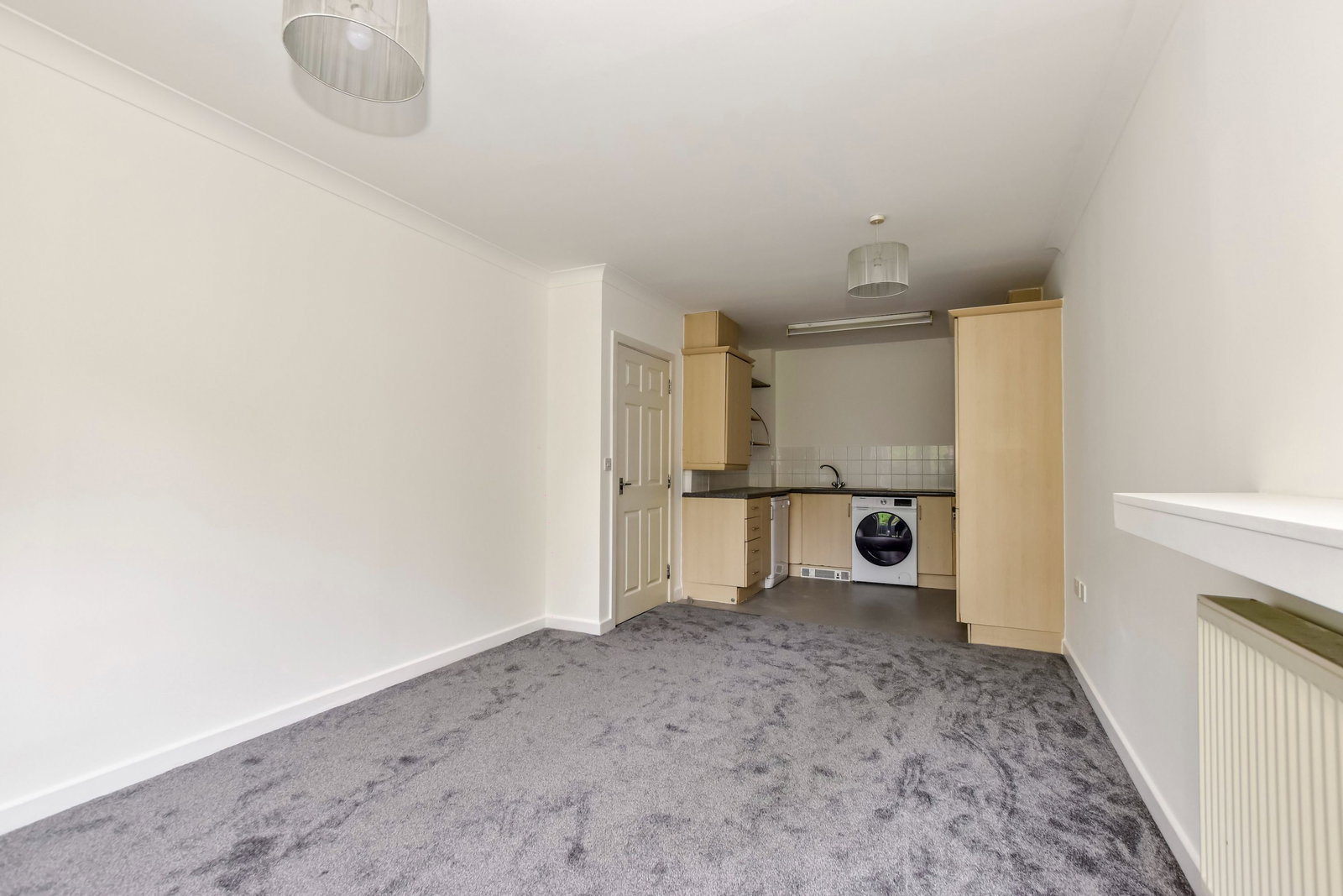 Flat for sale in Watford, Chiltern Close, Watford, WD18 7AE, 489 m²