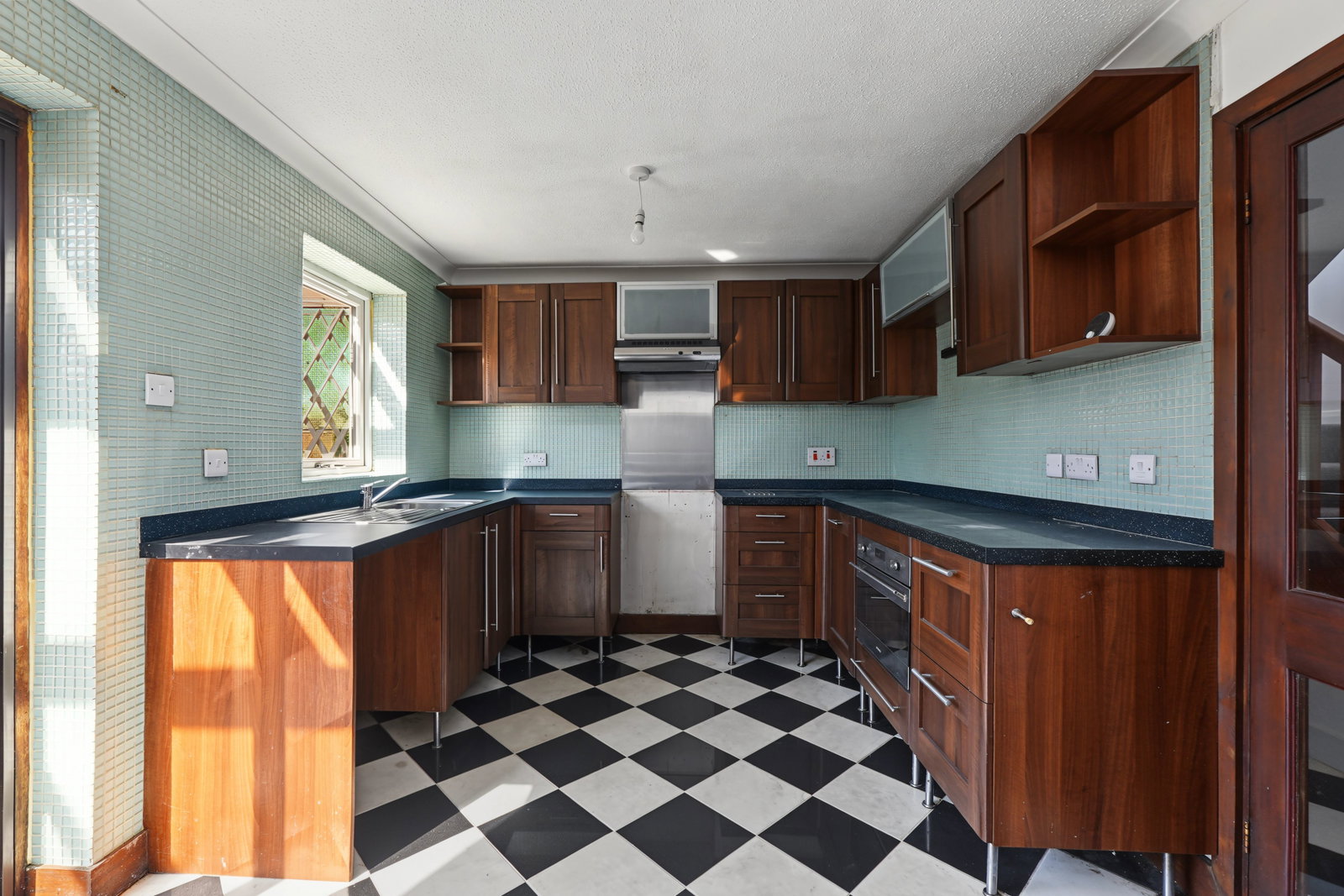 Semi Detached House for sale in Chatham, Constitution Road, Chatham, ME5 7DW, 855 m²