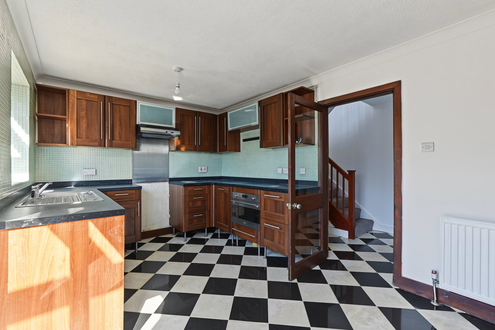 Semi Detached House for sale in Chatham, Constitution Road, Chatham, ME5 7DW, 855 m²