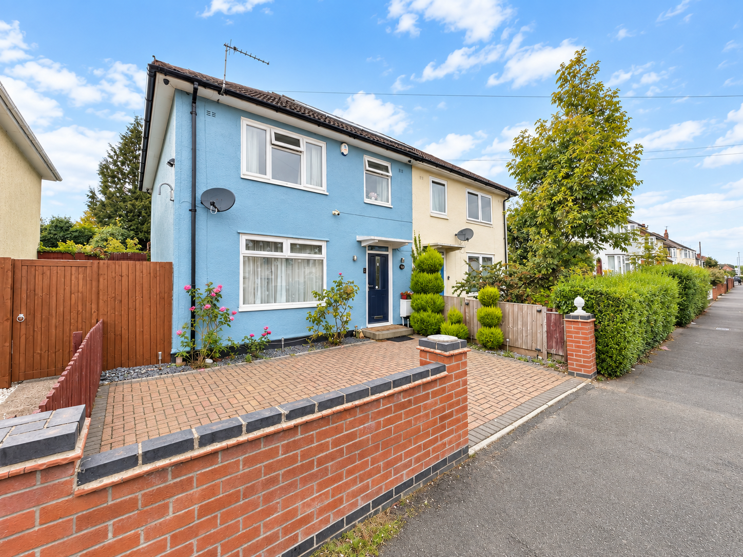 Semi Detached House for sale in Leicester, Aylestone Drive, Aylestone, Leicester, LE2 8SB
