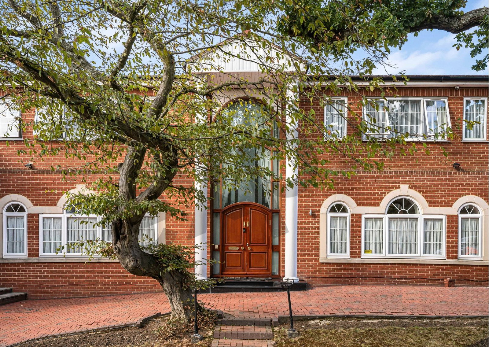 Detached House for sale in London, Crooked Usage, North London N3, 4853 m²
