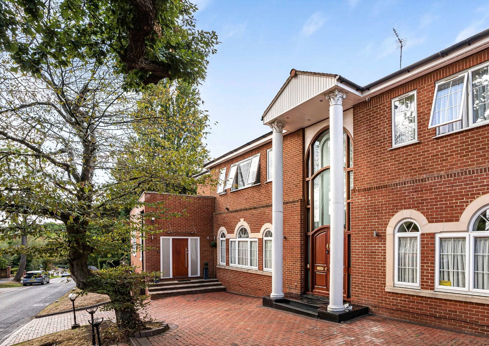 Detached House for sale in London, Crooked Usage, North London N3, 4853 m²