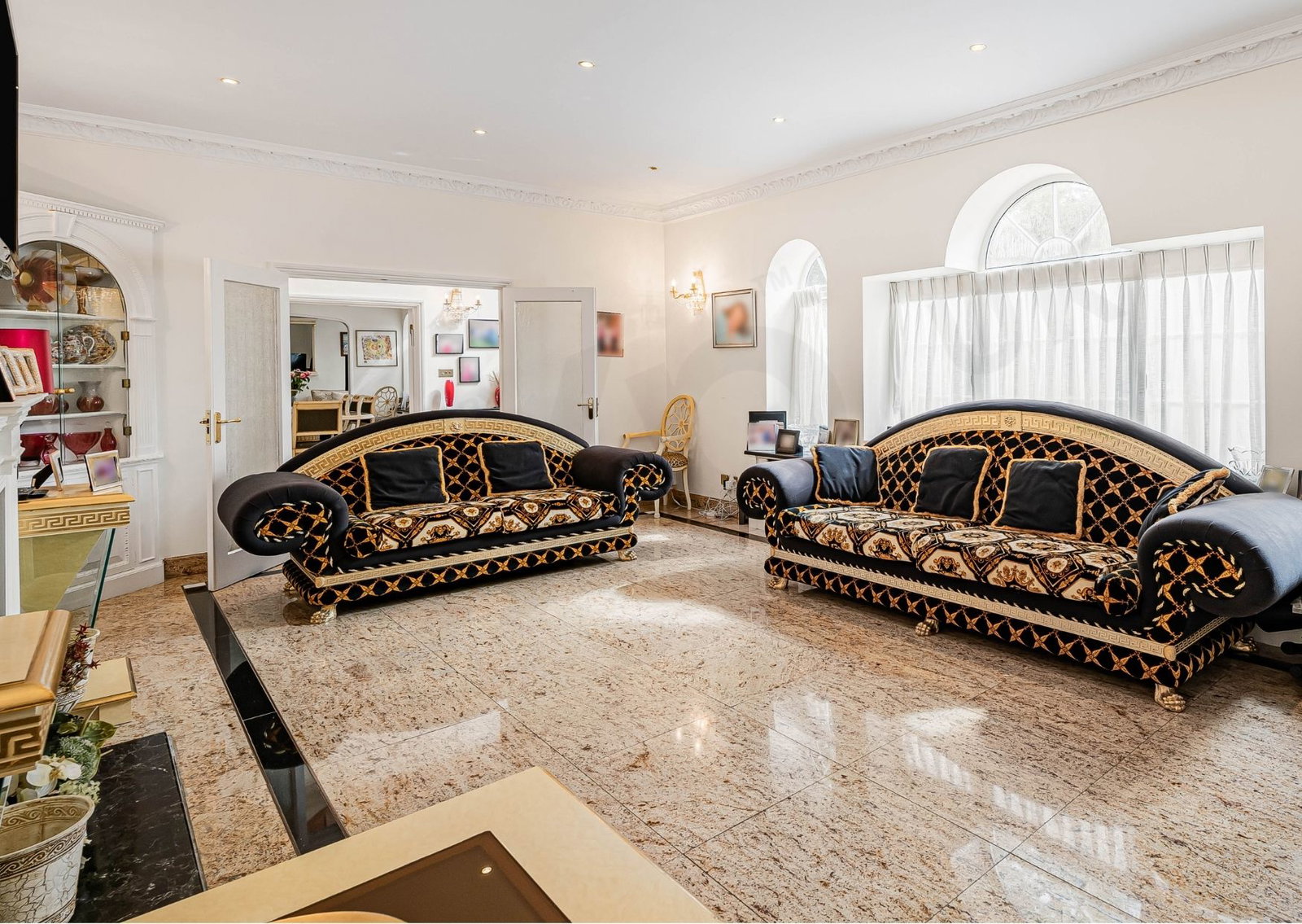Detached House for sale in London, Crooked Usage, North London N3, 4853 m²